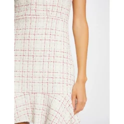 MORGAN Robe Ajustée Sans Manches à Carreaux | 3 SUISSES 10 MORGAN Robe Ajustée Sans Manches à Carreaux | 3 SUISSES -Promos Robe Mirage Magasin robe ajustee sans manches a carreaux ecru 3408844 6477852 52 1140x1140