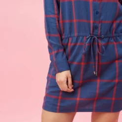 Robe-chemise Manches Longues Ceinture à Nouer à Carreaux Grandes Taille Femme - Carreaux Rouge | 3 SUISSES -Promos Robe Mirage Magasin robe chemise manches longues ceinture a nouer a carreaux grandes taille femme carreaux rouge 1051741 2 1140x1140