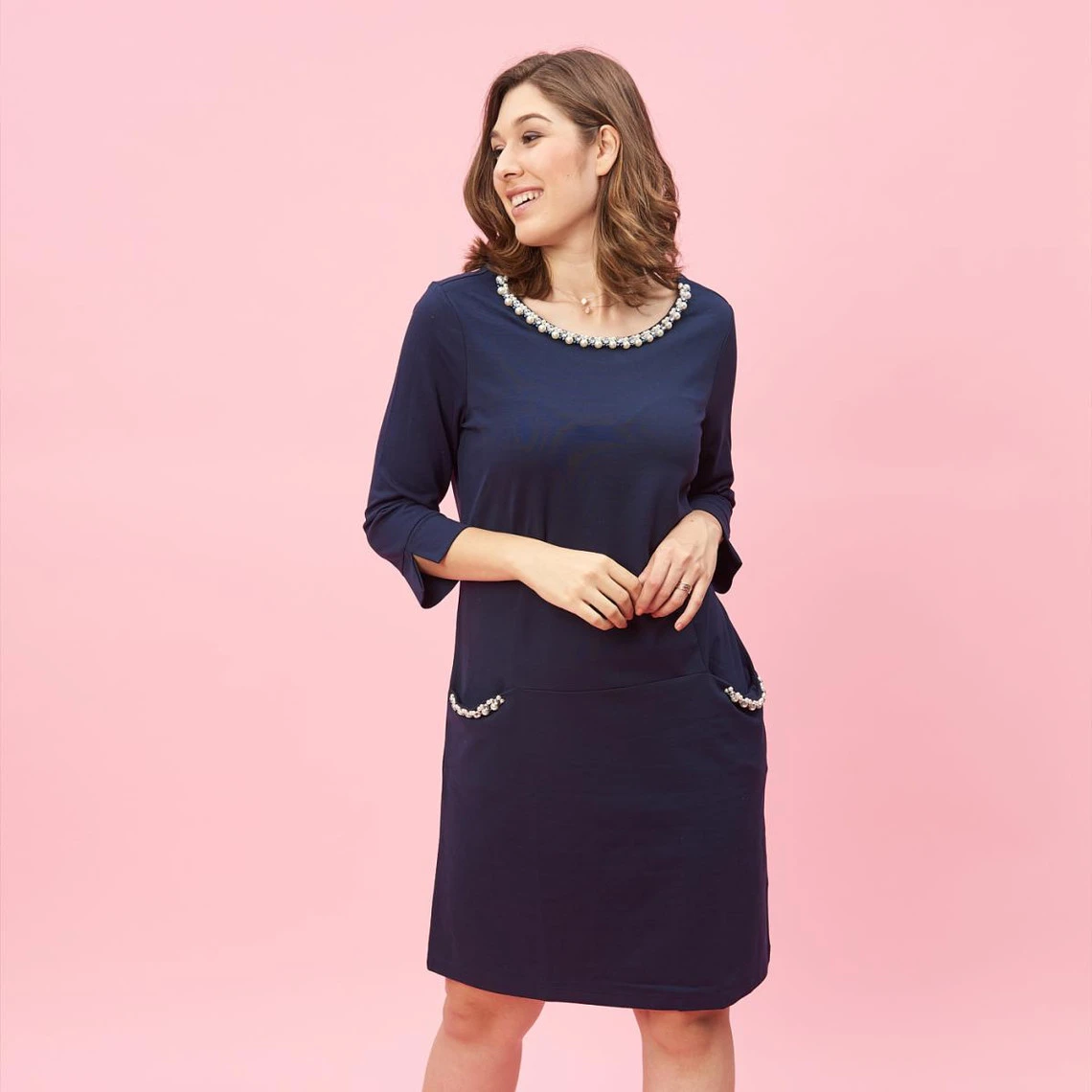 Robe Manches 3/4 Col Rond Et Poches Avec Perles Fantaisie Grandes Tailles Femme - Bleu Marine | 3 SUISSES 3 Robe Manches 3/4 Col Rond Et Poches Avec Perles Fantaisie Grandes Tailles Femme - Bleu Marine | 3 SUISSES