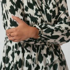 Robe Manches Longues Léopard Léo | Robe Courte 3 SUISSES -Promos Robe Mirage Magasin robe manches longues leopard leo 1237977 4 1140x1140